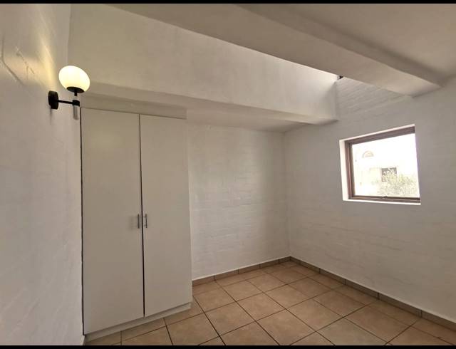 2 BEDROOM FLAT TO LET IN DWARSKERSBOS